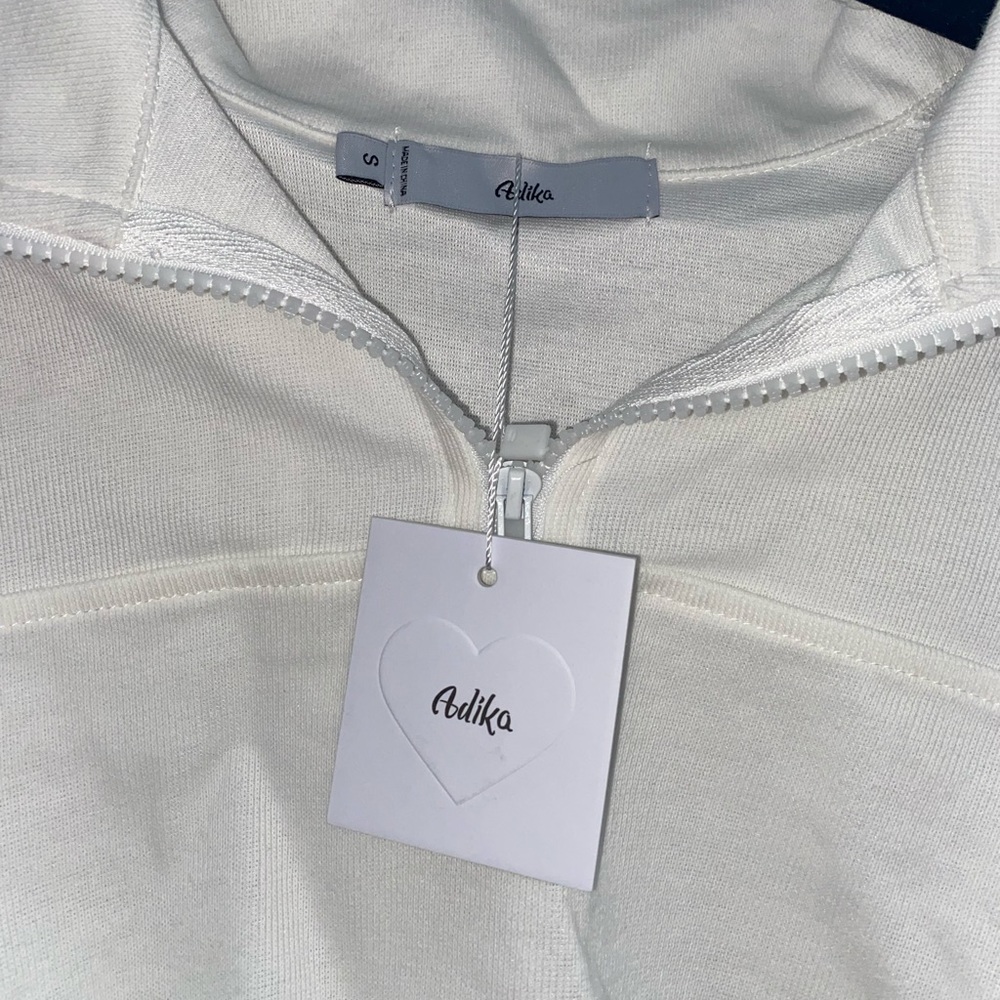 Adika - Glyde Front Zip Cropped Top - Picture 3 of 5